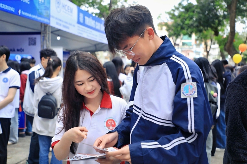 Khi tìm hiểu APD là trường gì, không thể bỏ qua mạng lưới hợp tác quốc tế ấn tượng của học viện