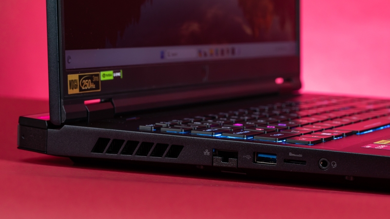 Acer Predator Helios có đáng mua không 7.jpg