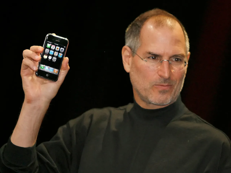 Ai là người phát minh ra iPhone 1.png