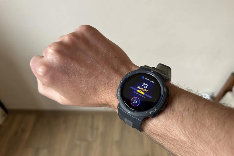 Review đồng hồ Amazfit Active Edge - 07