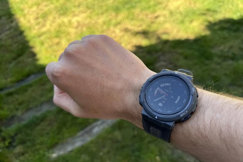 Review đồng hồ Amazfit Active Edge - 12