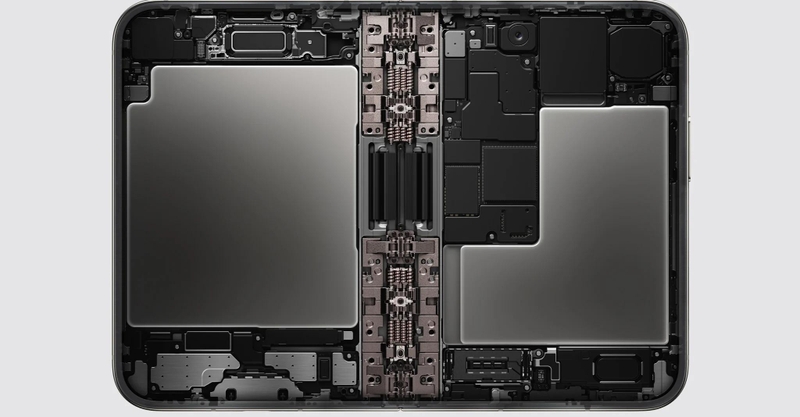 iPhone Duo bố trí một viên pin ở mỗi nửa thân máy để tận dụng không gian bên trong