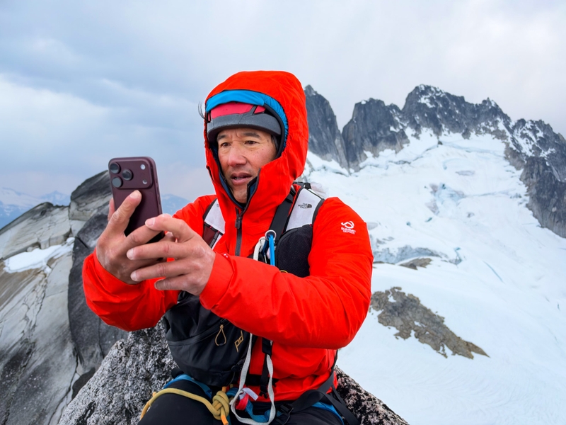 Nhiếp ảnh gia kiêm nhà leo núi mạo hiểm Jimmy Chin