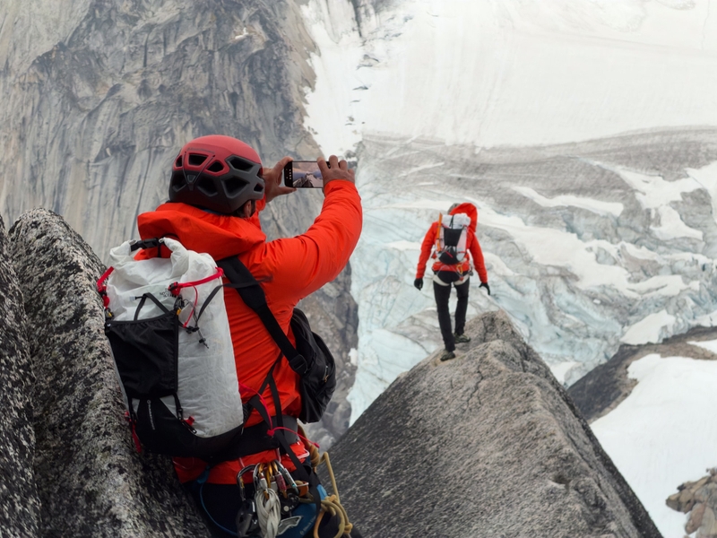 Jimmy Chin đã phối hợp linh hoạt giữa camera chính 48 MP Fusion và ống kính telephoto