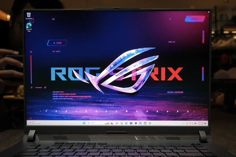 Một điểm rất sáng giá khác của ROG Strix G16 G614JU-N3509 nằm ở màn hình