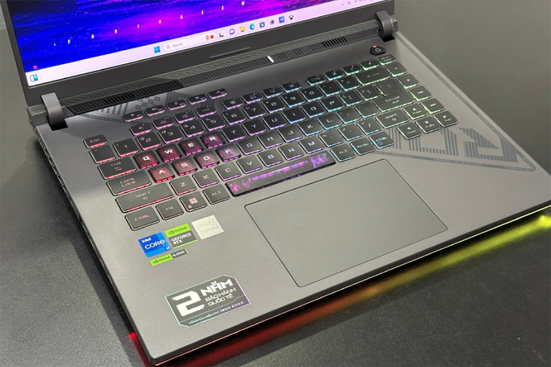 Bàn phím thoải mái, hành trình sâu, LED RGB nhiều hiệu ứng