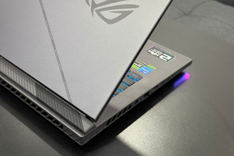 hông thể không kể đến hệ thống LED RGB: Bàn phím hỗ trợ RGB 4 vùng