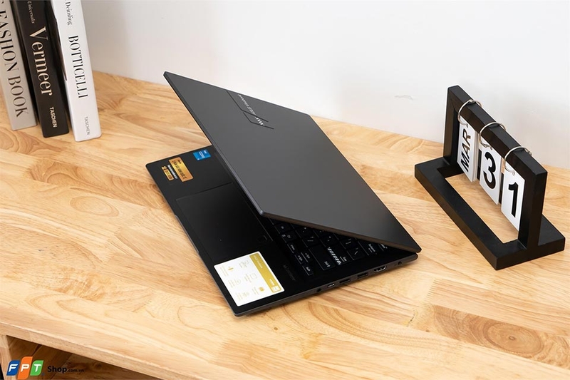 ASUS Vivobook 14 OLED A1405VA-KM095W - 01