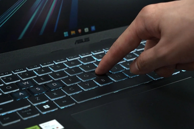 Đánh giá Asus Vivobook Gaming V16 - 04