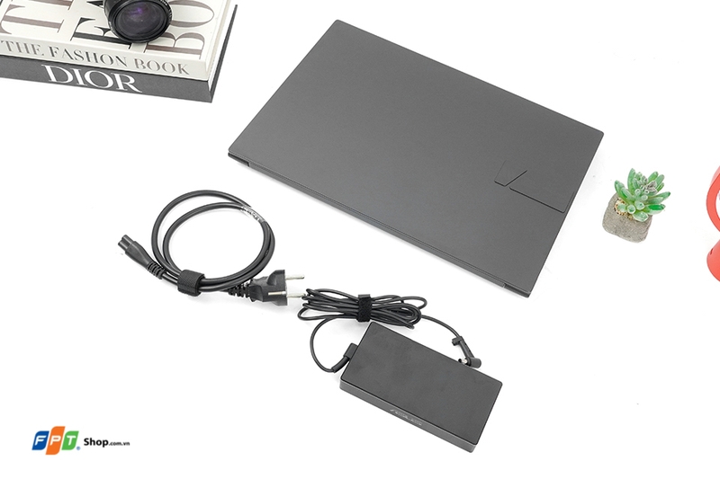 Asus Vivobook K3605ZA-RP564W-19.jpg
