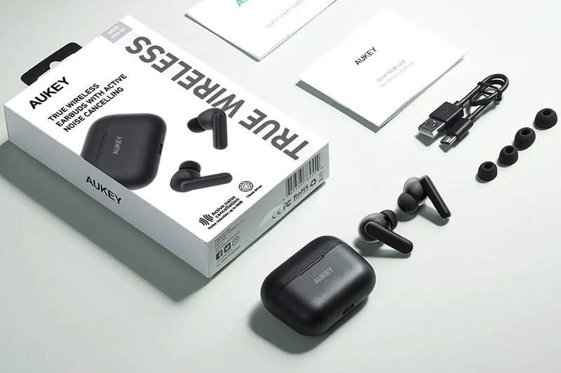 Aukey EP-M1s phù hợp với tất cả người dùng nhờ vào kích thước gọn gàng nằm sát trong tai