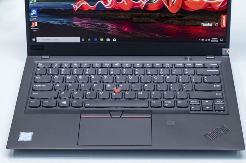 Bàn phím và touchpad chuẩn mực