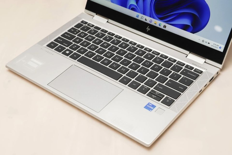Bàn phím và touchpad làm việc nhiều không mỏi