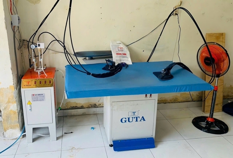 Bàn ủi hơi công nghiệp ảnh 3
