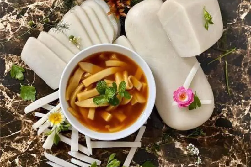 Bánh đá Hà Giang nấu bánh canh