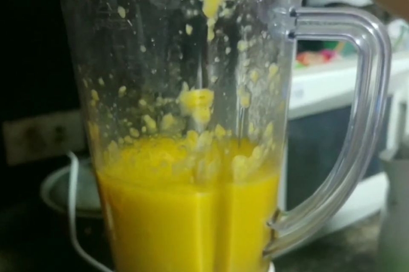 Chuẩn bị hỗn hợp xoài