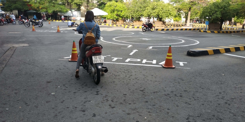 Bao nhiêu tuổi được thi bằng lái xe máy 1.jpg