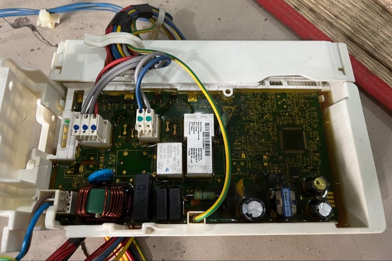 Bo mạch điều khiển chính máy giặt electrolux gặp sự cố