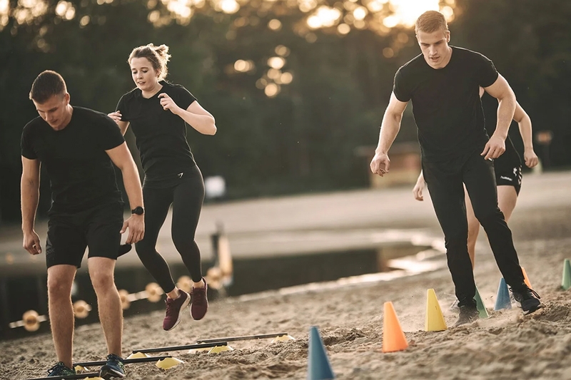 Một đặc điểm nổi bật khác khi tìm hiểu bootcamp là gì chính là các buổi học đều diễn ra ngoài trời