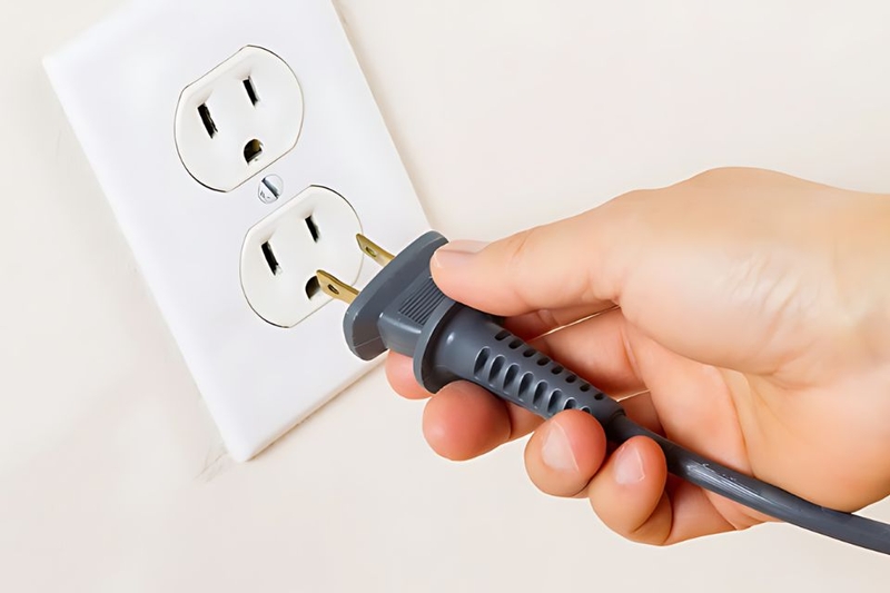 Bước 1: Ngắt nguồn điện v&agrave; nước