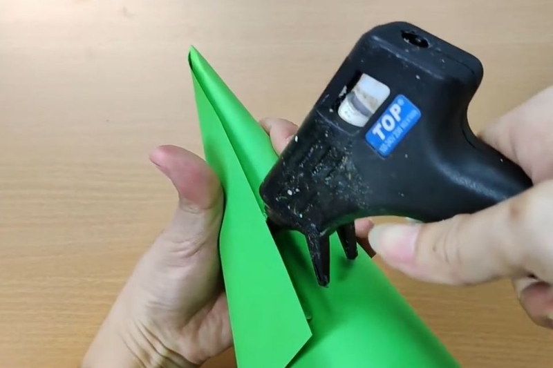 Bước 1_ Tạo thân cây thông