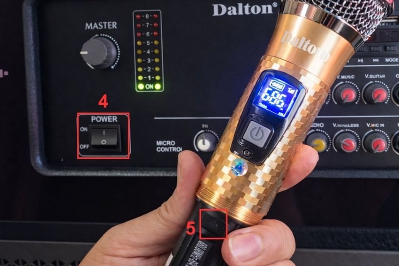Bước 3 - Kết nối micro không dây UHF với loa kéo