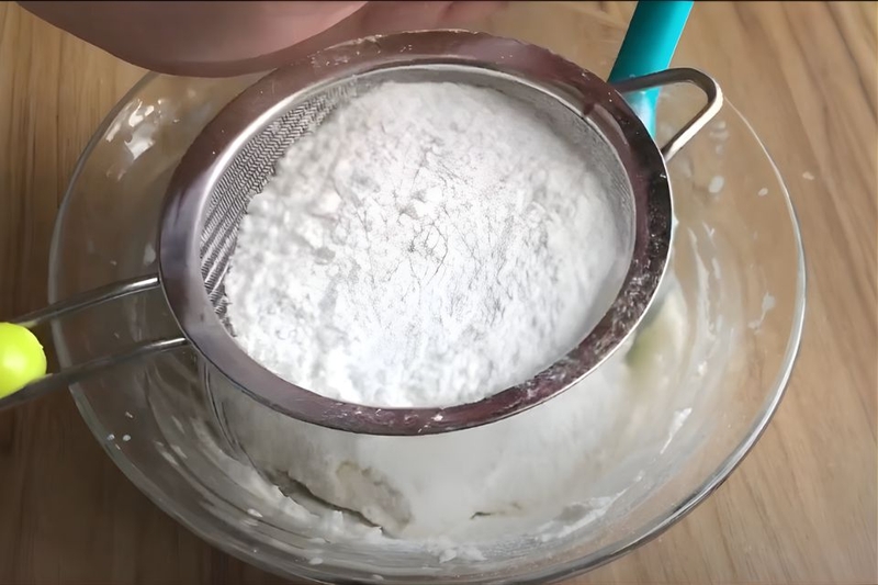 Bước 3_ Trộn bột và tạo hình