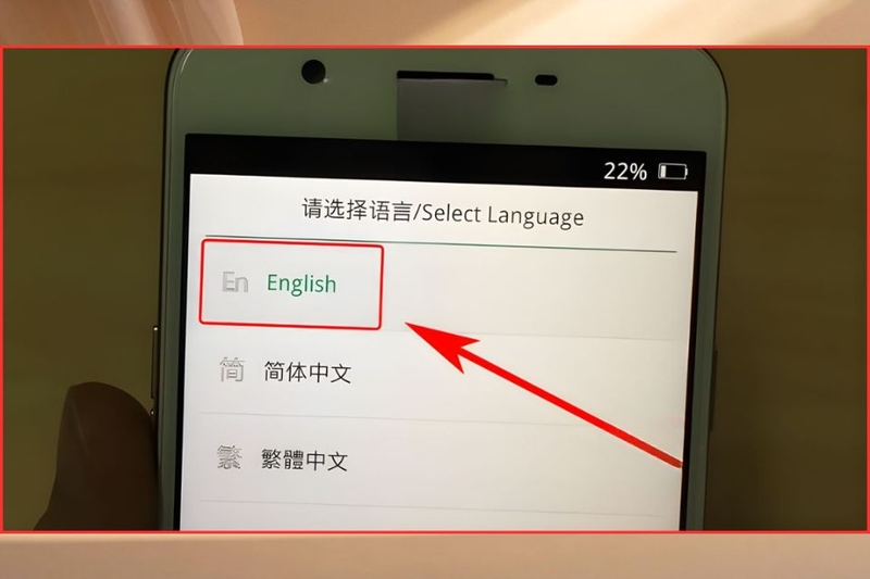 Bước 5_ Chọn English để tiếp tục