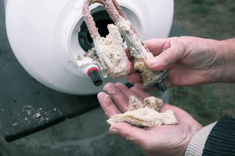 Bước 5_ Vệ sinh v&agrave; loại bỏ cặn