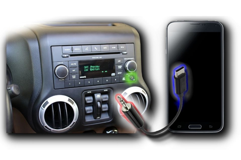 Kết nối điện thoại với màn hình ô tô qua cáp USB
