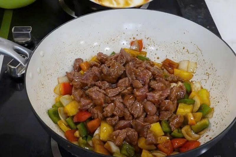 Cách làm bò lúc lắc rau củ quả ảnh 3