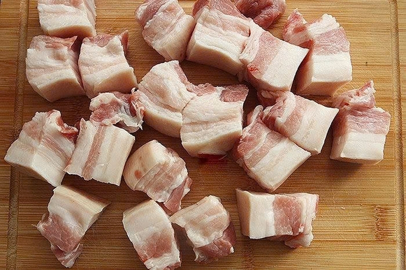 Cách làm thịt kho măng khô miền Trung ảnh 2