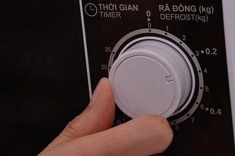 C&aacute;ch r&atilde; đ&ocirc;ng thực phẩm bằng l&ograve; vi s&oacute;ng ảnh 3