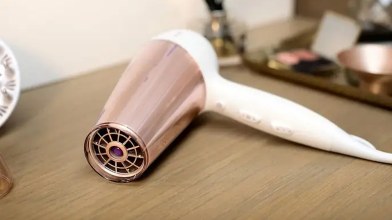 C&aacute;ch sửa m&aacute;y sấy t&oacute;c Toshiba  h&igrave;nh 2.png