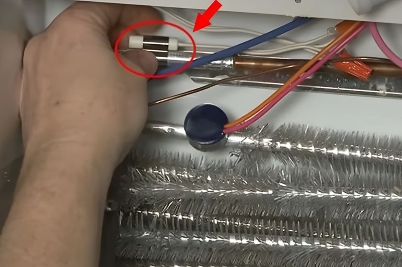 Cảm biến nhiệt độ d&agrave;n n&oacute;ng hư hoặc sai gi&aacute; trị