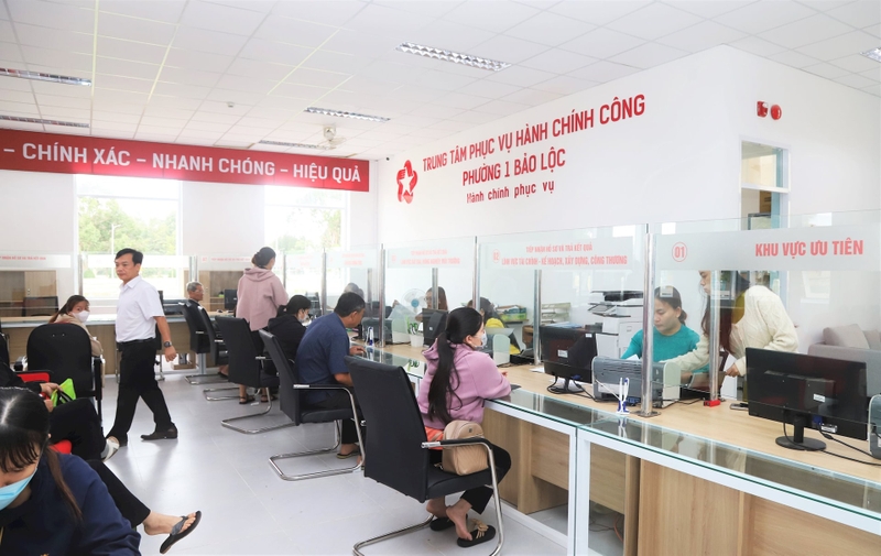 Cần tích hợp 5 loại giấy tờ nào trên VNeID để được miễn, giảm lệ phí 4.jpg