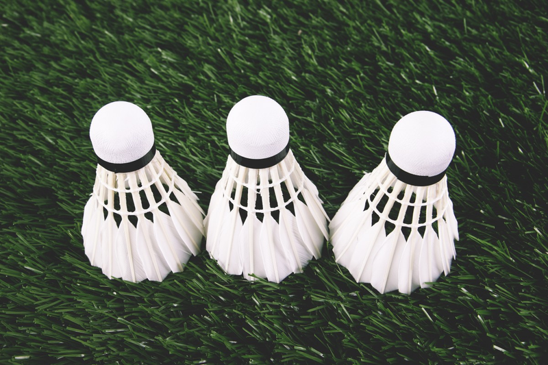 Shuttlecock là danh từ dùng để chỉ quả cầu lông được đánh qua lại giữa hai bên sân trong trận đấu