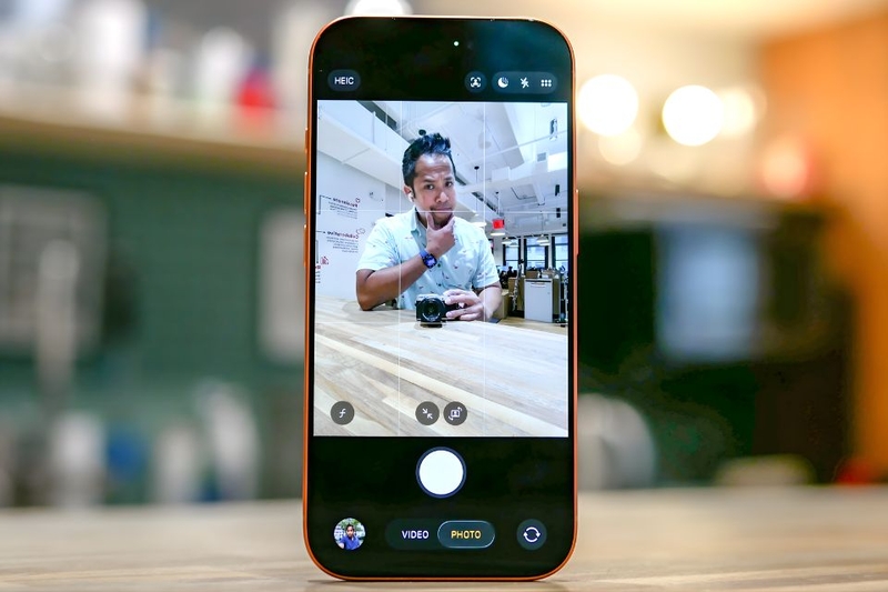 Center Stage trên iPhone 17