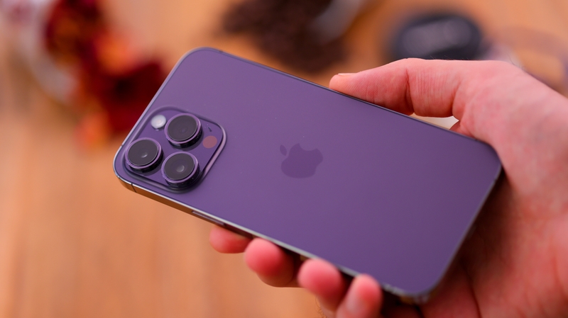 Có iPhone 15 Pro max màu tím không 14 pro.jpg