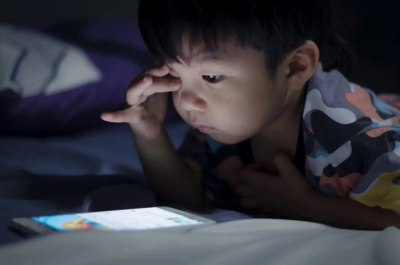 Có nên cho trẻ em dùng điện thoại sớm ảnh 4
