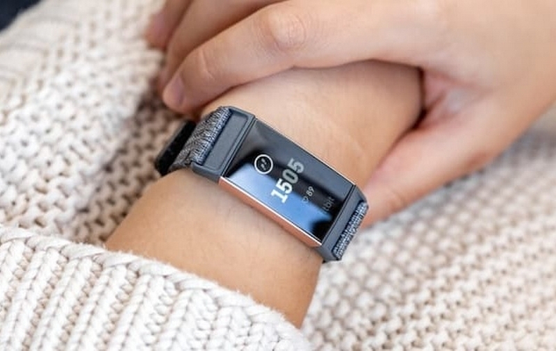 Có nên mua vòng tay thông minh Fitbit ảnh 2
