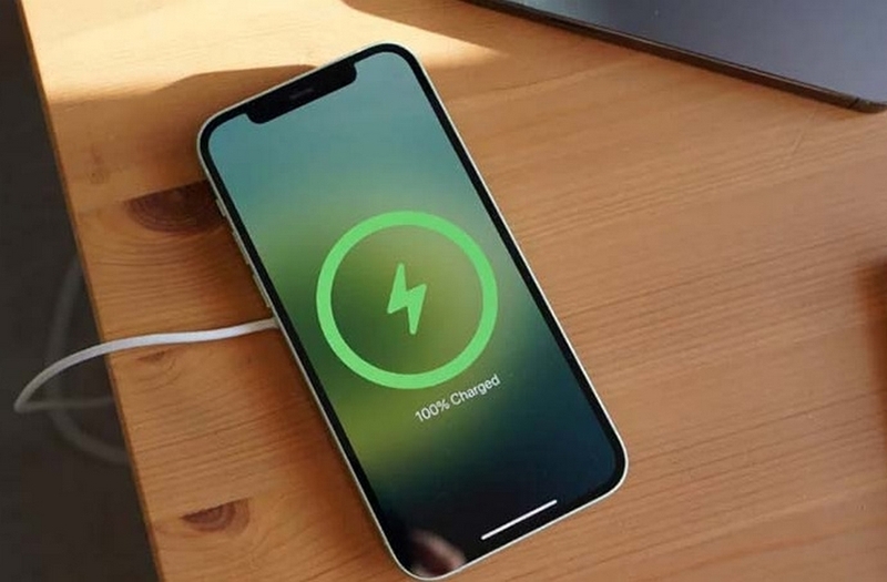 Có nên sạc điện thoại qua đêm ảnh 4