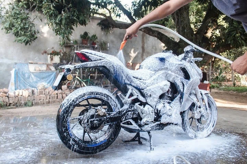 Có nên sử dụng bình bọt tuyết cho tiệm rửa xe ảnh 2
