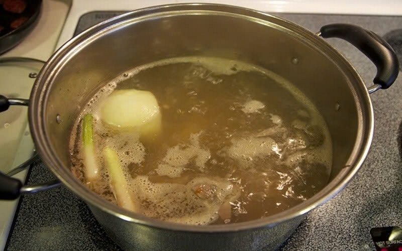 Có nên tận dụng nước luộc thịt ảnh 2