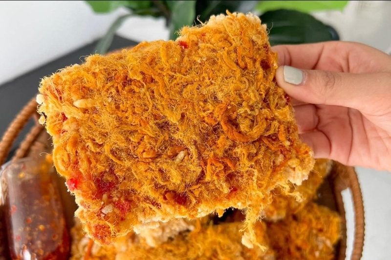 Câu hỏi cơm cháy bao nhiêu calo trở nên phức tạp hơn khi chúng ta xem xét các loại cơm cháy có thêm topping