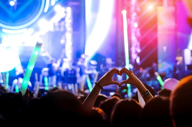 Làm sao để hạn chế hành vi “Cue” trong văn hóa thần tượng?