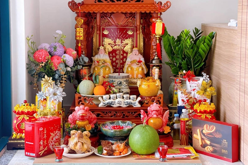 Người ta thường cúng Ông Địa mỗi sáng sớm, vào khoảng 6 – 7 giờ