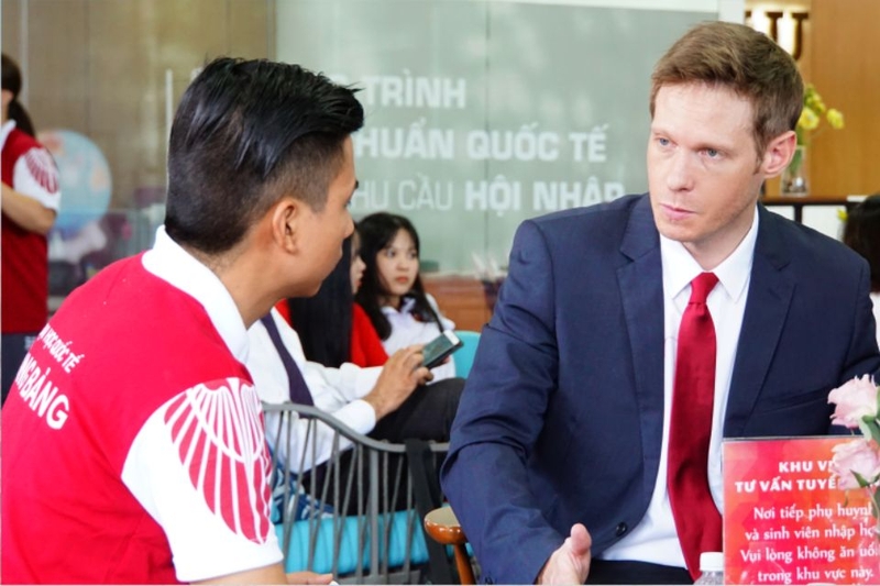 Nhóm ngành Ngôn ngữ - Quốc tế học