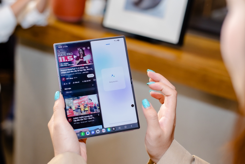 Trên tay Samsung Galaxy Z Fold8 - 17
