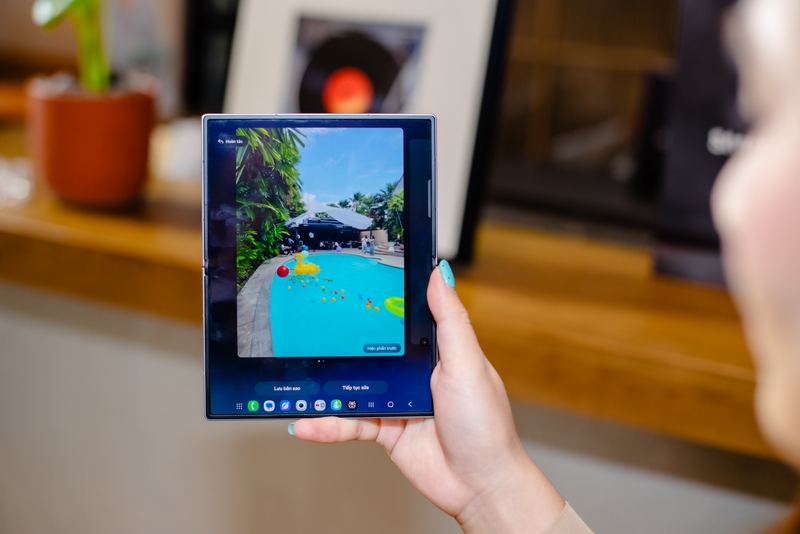 Trên tay Samsung Galaxy Z Fold8 - 21